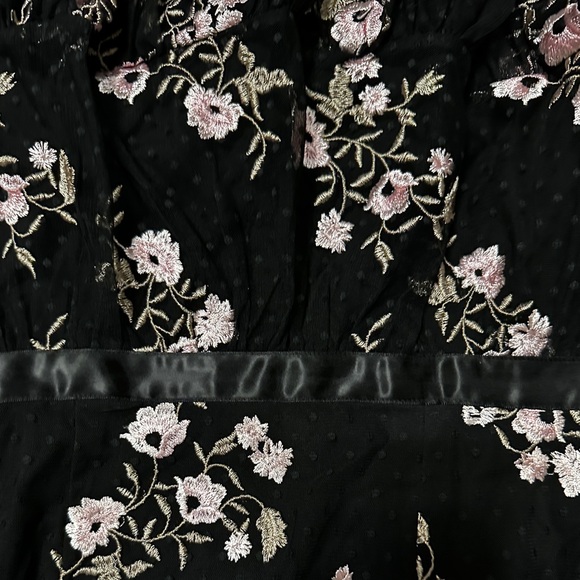 NEW Rachel Parcell Black soft pink Embroidered Floral
Tiered Dress size small - Picture 10 of 11